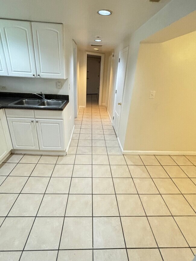 Building Photo - 2554 N Monitor Ave