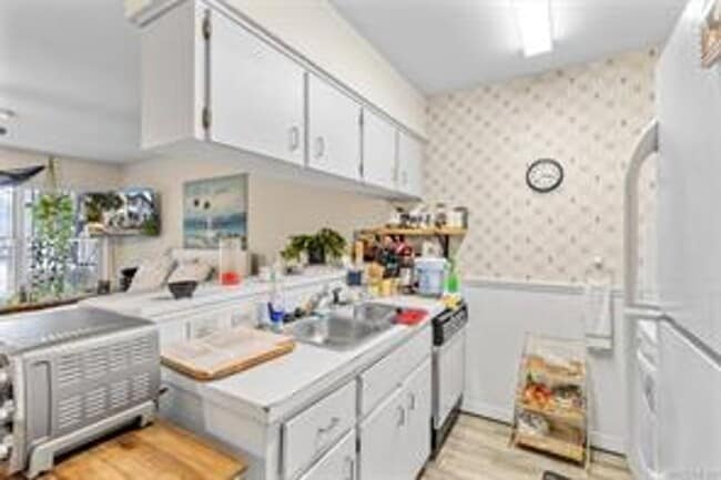 Building Photo - 2nd floor Crystal Landings Condo with Pool...