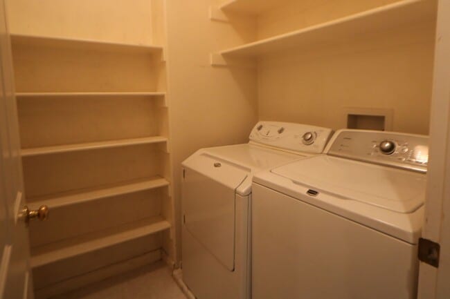 Building Photo - 2 Bedroom 2 Bathroom