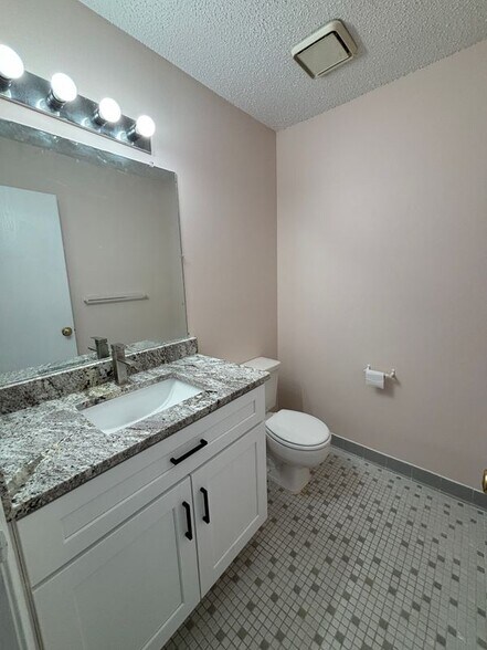 Building Photo - 15140 Seagull Dr