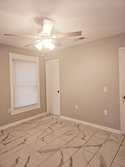 Building Photo - 230 Lanier Dr