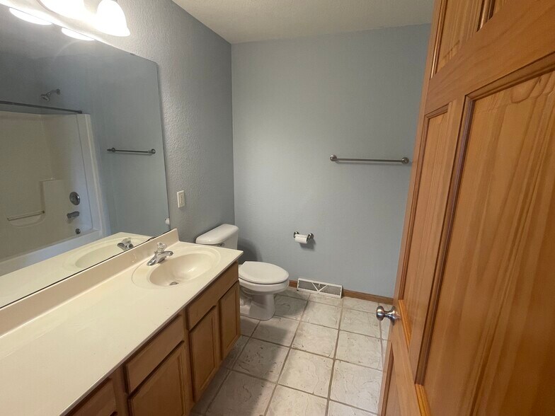Building Photo - 2916 Kentville Dr