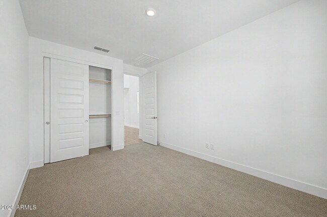 Building Photo - 21505 E Sparrow Dr