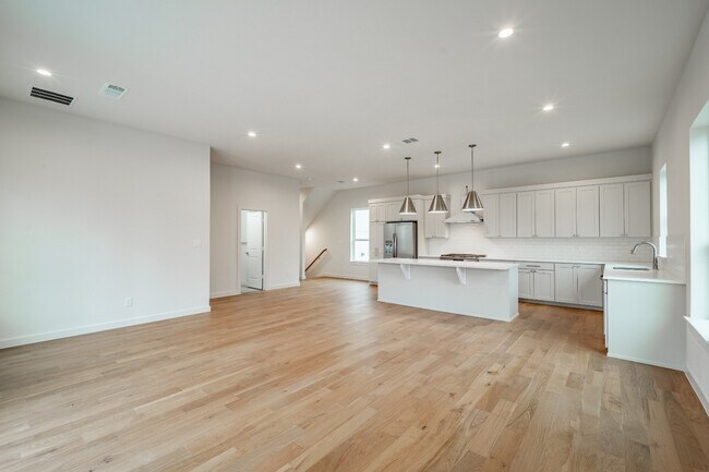 Building Photo - Perfect New Standalone 4 bed 4 bath Close to Greenville Ave & Henderson