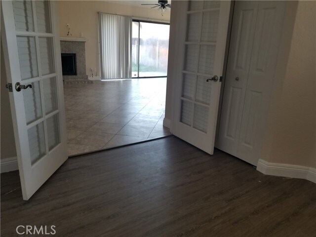 Building Photo - 10943 Country View Dr