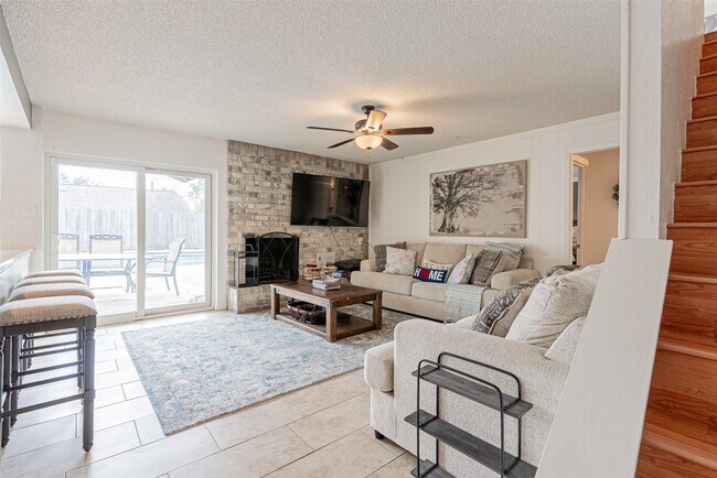 Building Photo - 12123 Monticeto Ln