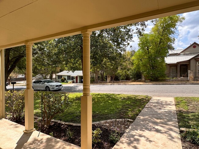 Building Photo - Super Cute Condo in Downtown Georgetown