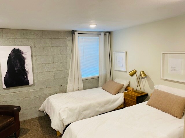 Building Photo - 517 W Milwaukee Dr