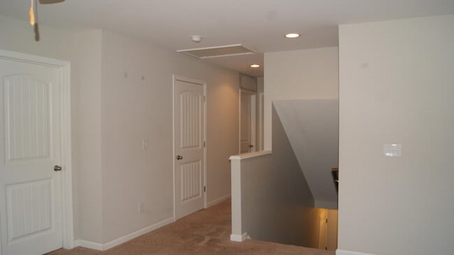 Building Photo - 375 Niblick Dr