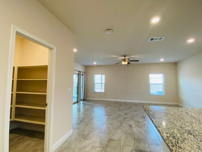 Building Photo - $3,195 Leonard & Shaw, 5 Beds - Alamos Ave...
