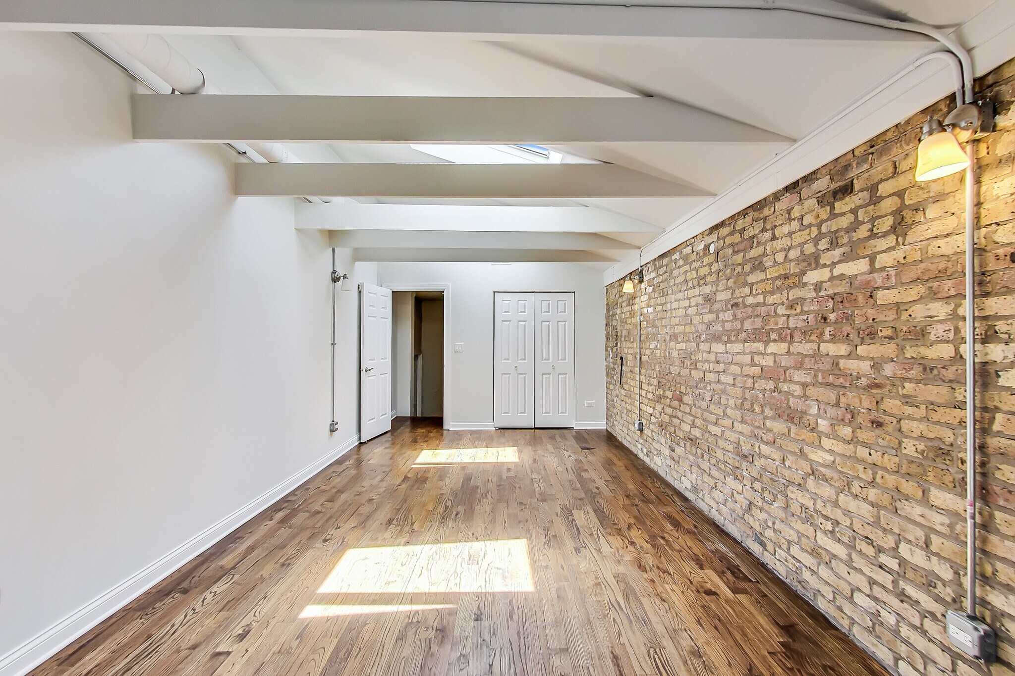 Building Photo - 1802 N Sheffield Ave