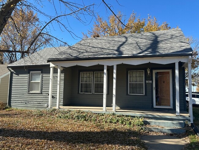 Building Photo - 957 N Ridgewood Dr