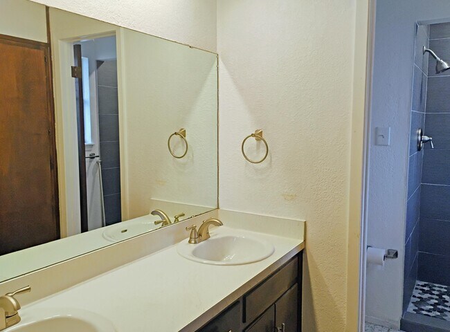 Building Photo - 322 Enchanted Way