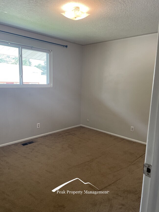 Building Photo - 8701 Brynwood Dr