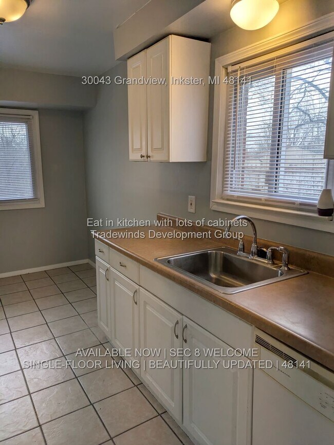 Building Photo - 30043 Grandview St
