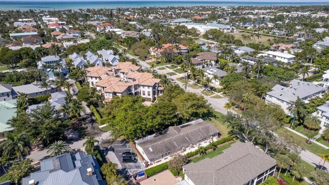 Building Photo - ** OLDE NAPLES ** 2 BED / 2 BATH - COMPLETELY REMODELED - PET OK! - ANNUAL RENTAL