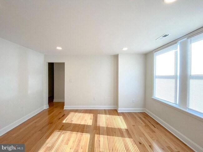 Building Photo - 5245 Pennsgrove St