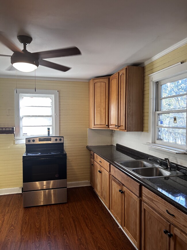 Building Photo - 324 State St