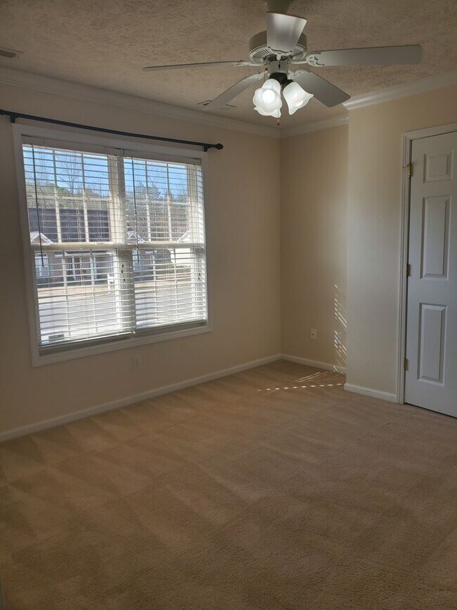 Building Photo - Beautiful 4 Bedroom home in Fayetteville!