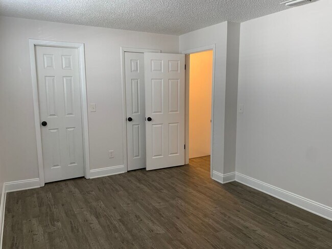 Building Photo - 5648 Townhouse Dr