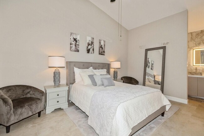 Building Photo - 4485 Carambola Cir S