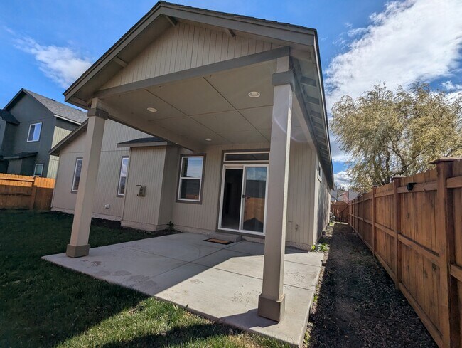 Building Photo - 3667 SW Pumice Stone Ave