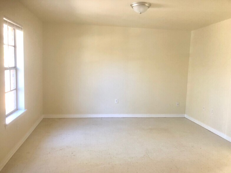 Building Photo - 44068 S Baptist Rd