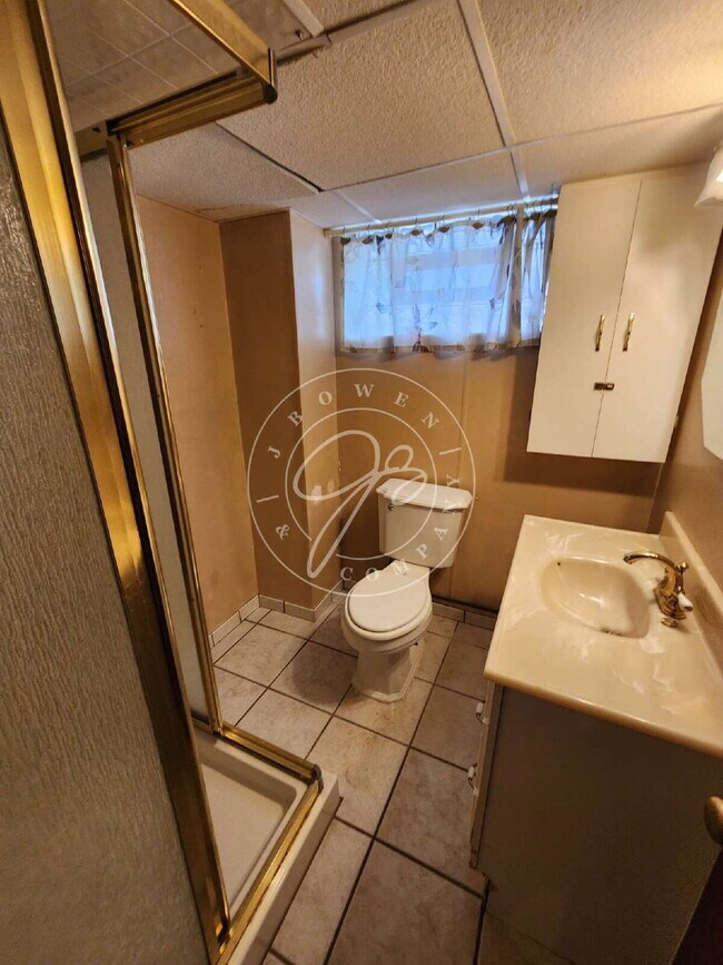 Building Photo - 3 Bed / 2 Bath Home in West Toledo – Bonus...