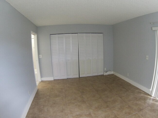 Building Photo - 258 Normandy F