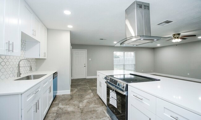 Building Photo - 17407 Autumn Trails Ln