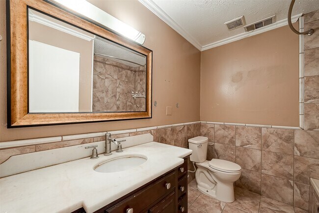 Building Photo - 7711 Beechnut St