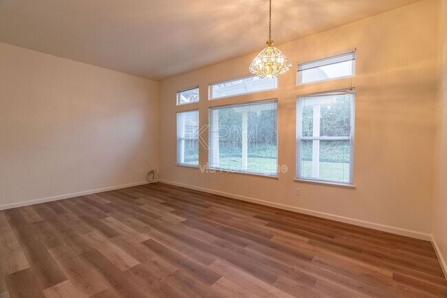 Building Photo - 4142 Pinehurst Cir