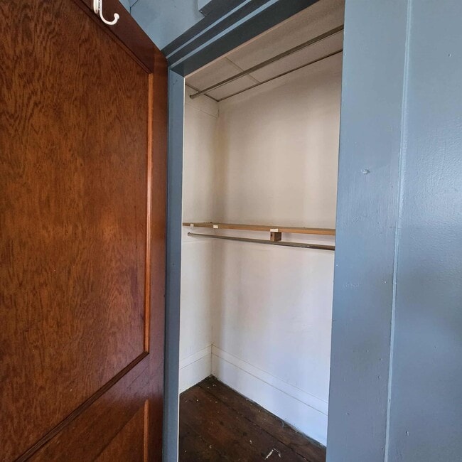 Building Photo - 13 Forest St