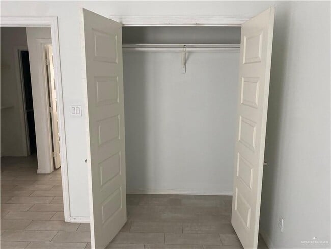 Building Photo - 16 Valeria St