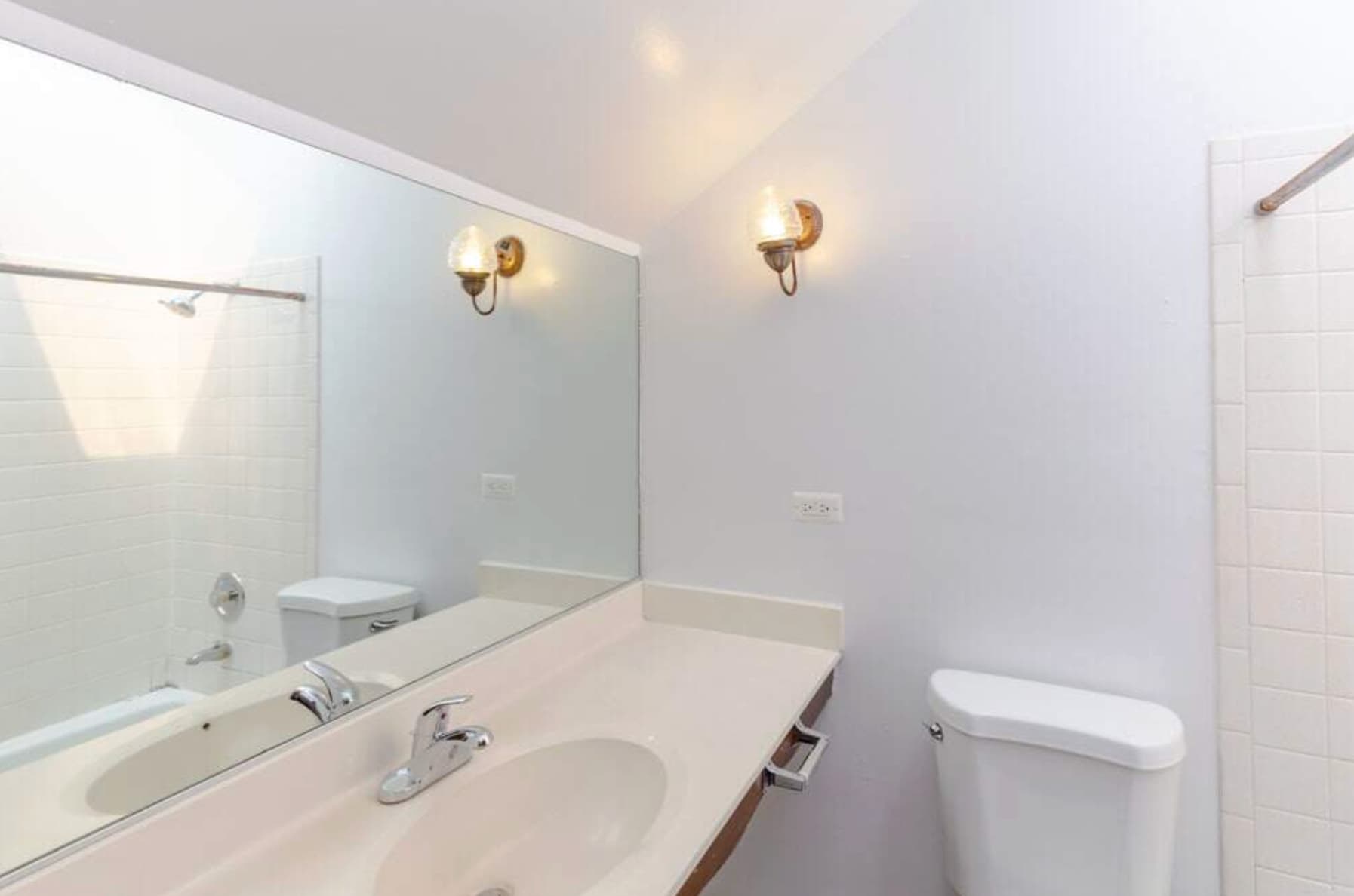 Building Photo - 1251 W Belden Ave