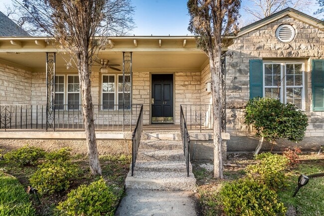 Building Photo - 6219 Penrose Ave