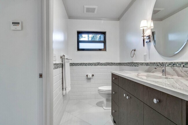 Building Photo - 226 Chilean Ave