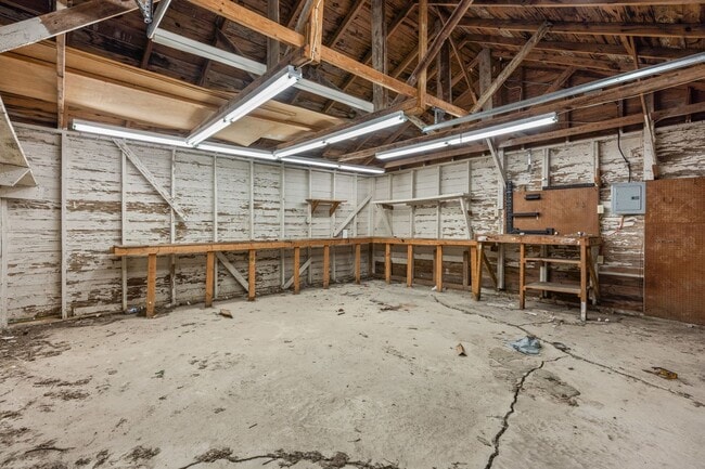 Building Photo - Historic Charm in Hillsboro!