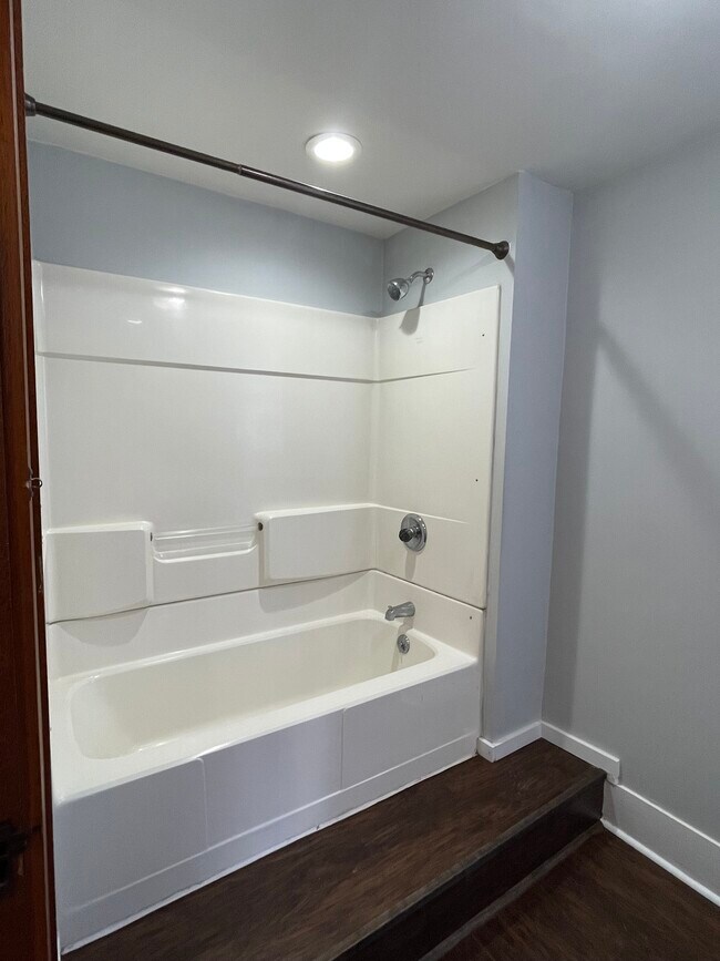 Building Photo - 10 S Preston St