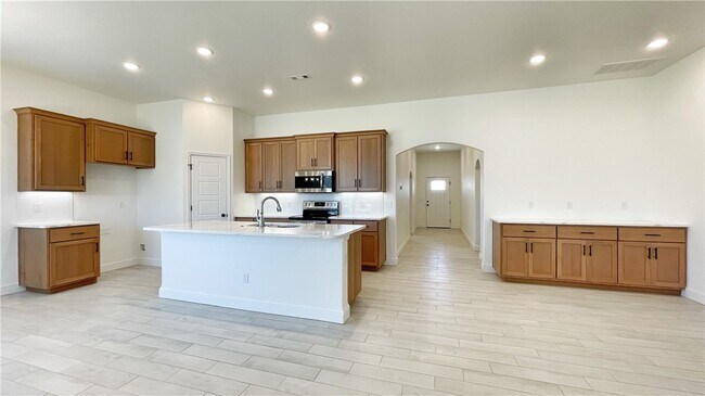 Building Photo - 301 Post Oak Ave