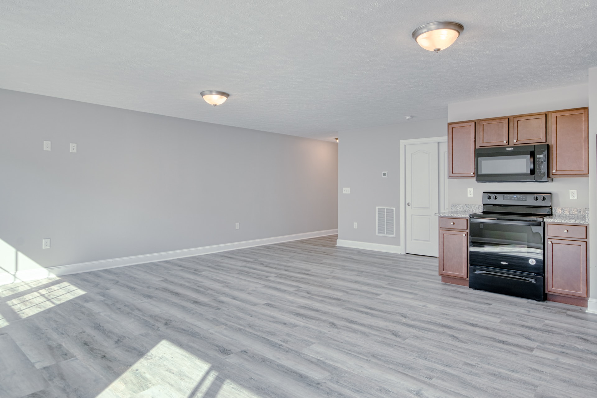 Building Photo - 220 Twisted Oak Dr NW