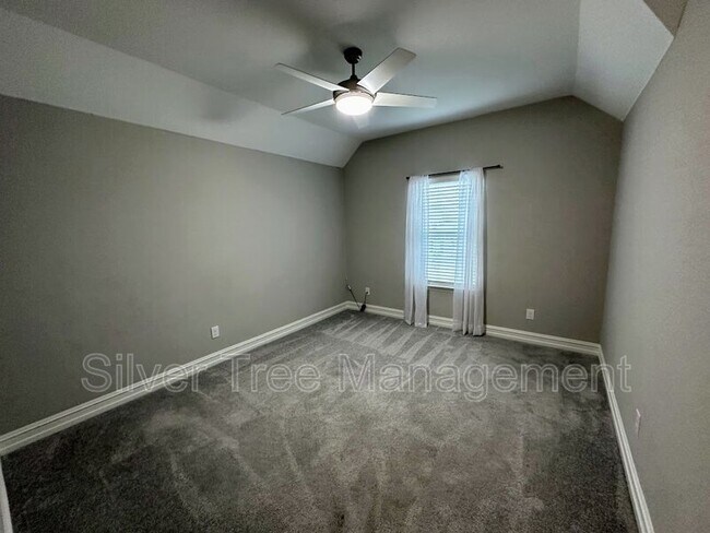 Building Photo - 1104 Pinnacle Ridge Rd