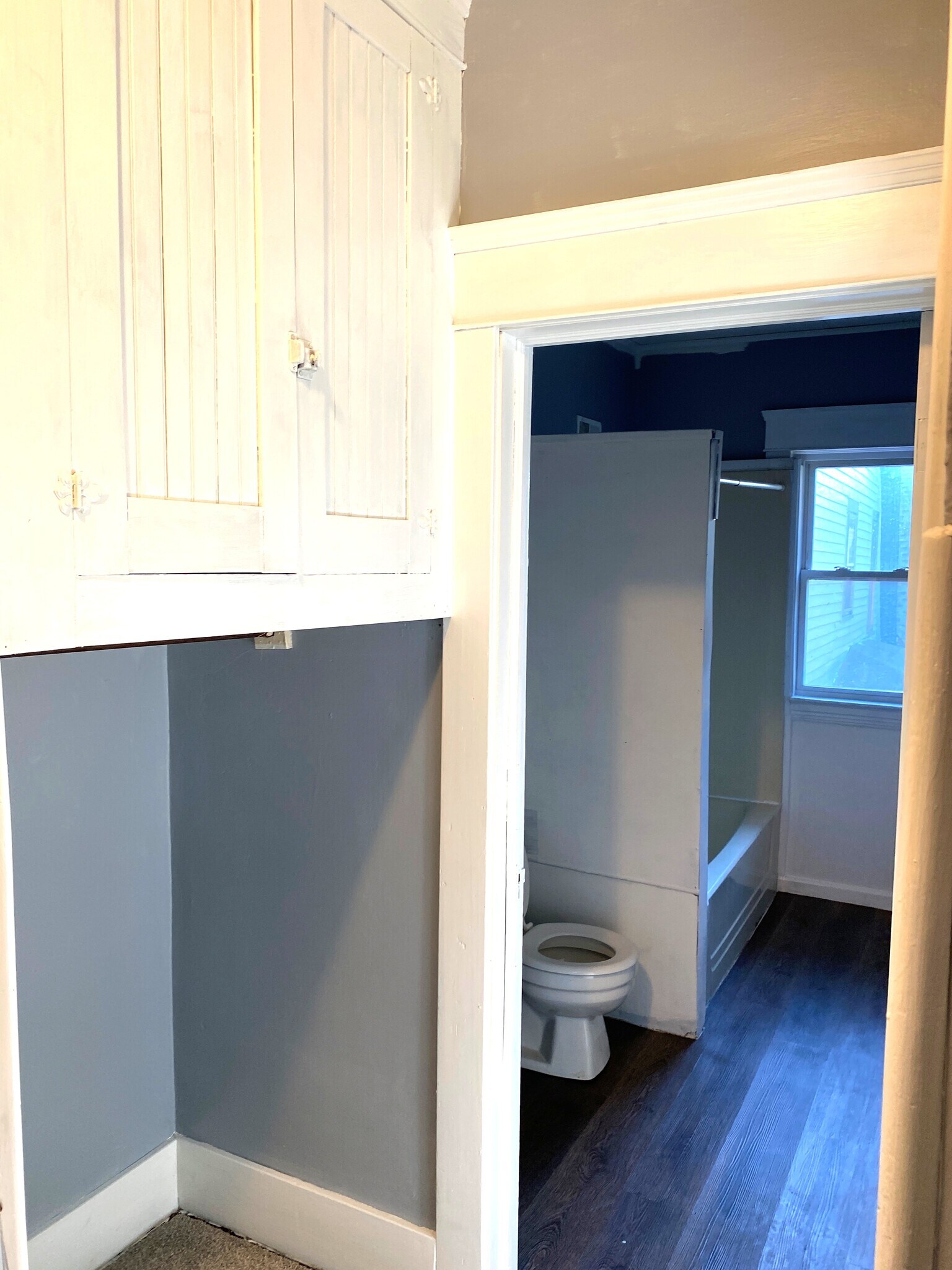 Building Photo - 916 W 9th St