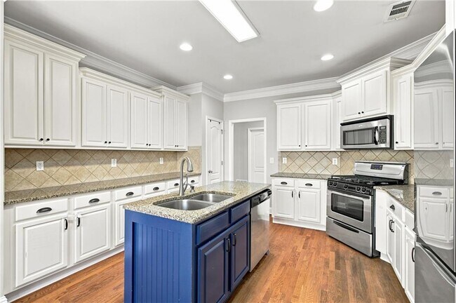Building Photo - 3135 Carrick Rd