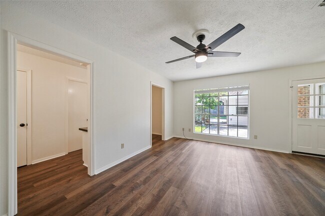 Building Photo - 719 Thornwood Dr