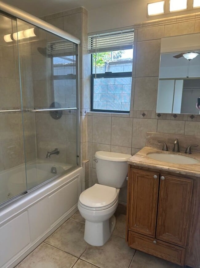 Building Photo - 304 N Francisca Ave