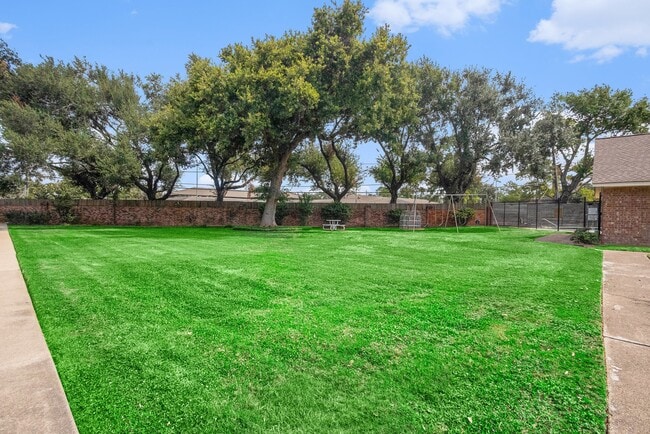 Building Photo - 4844 Milwee St