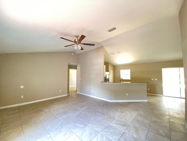 Building Photo - Desirable SE Ocala Neighborhood 3/2/2 **Won't Last**