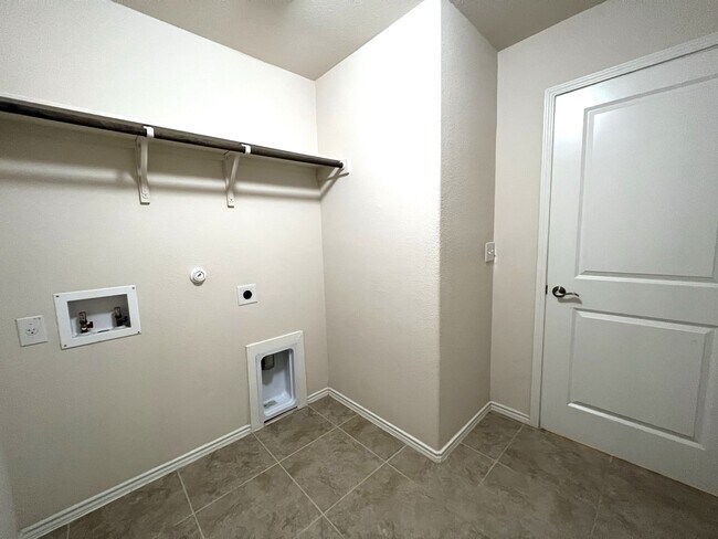 Building Photo - 5808 Eden Dr