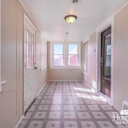 Building Photo - 4 bedrooms in River Park!